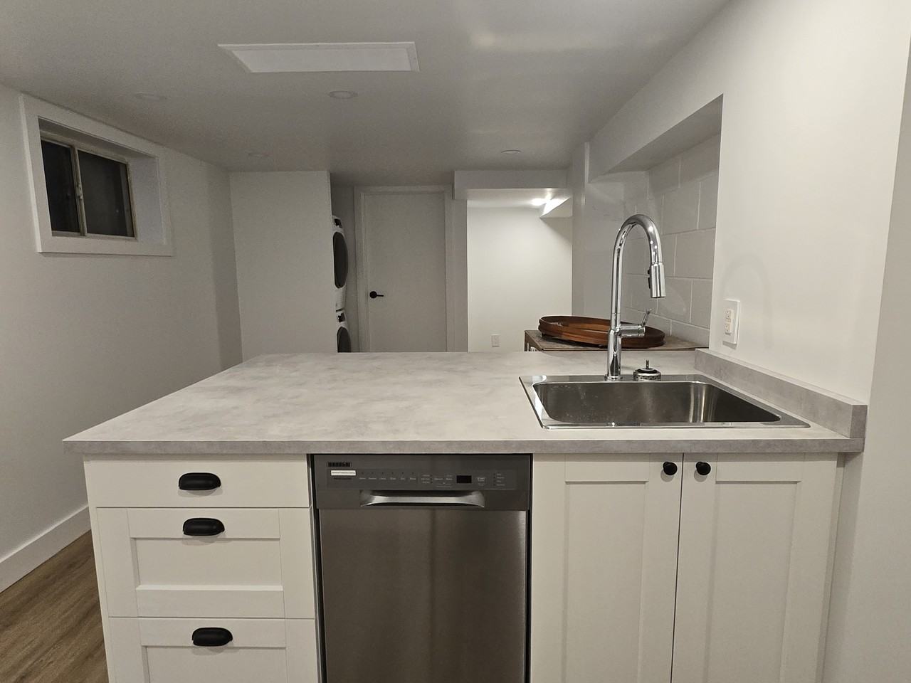 Strathcona Avenue - Photo 6 of 14