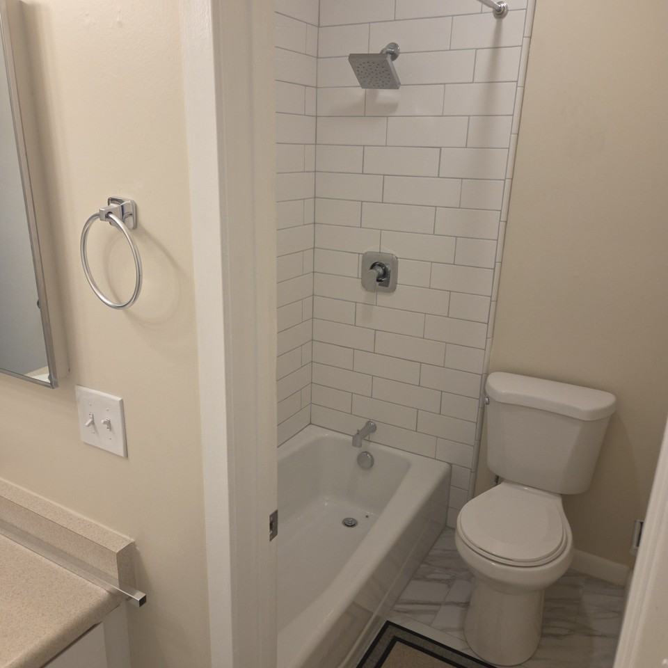 323 N Center St - Photo 6 of 8