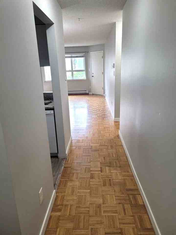 921 Thurlow Street #402 - Photo 3 of 13