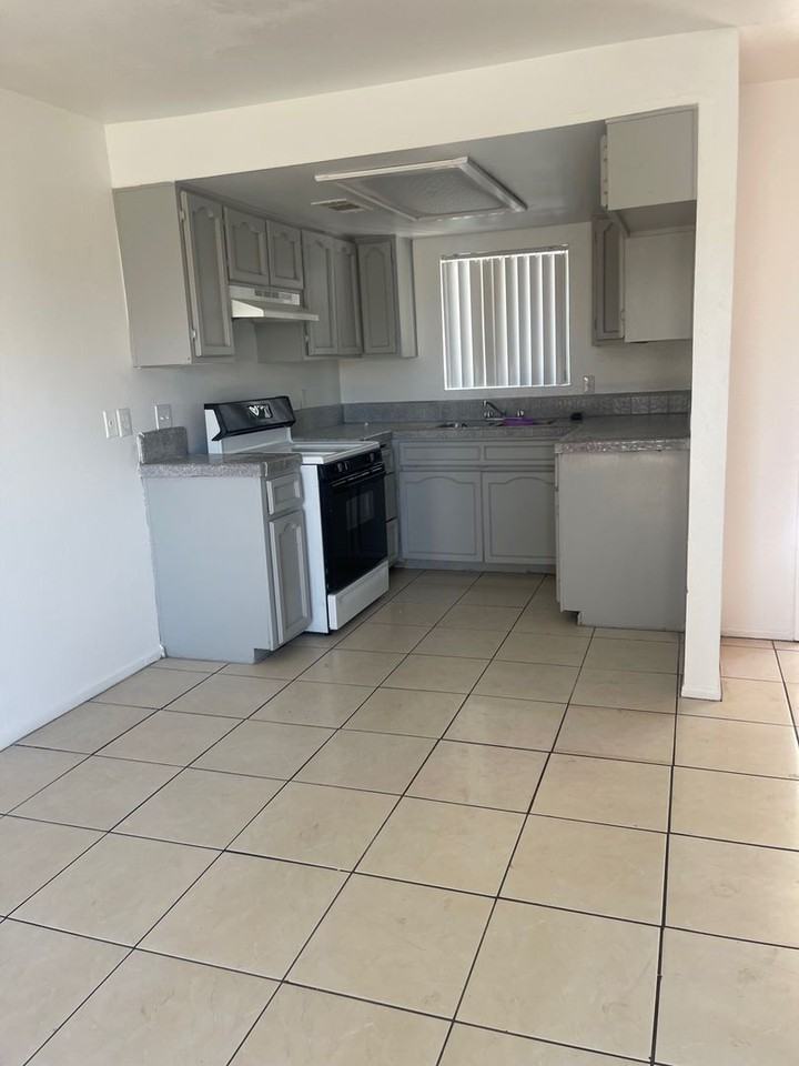 Courtyard Apartments - Photo 7 of 7