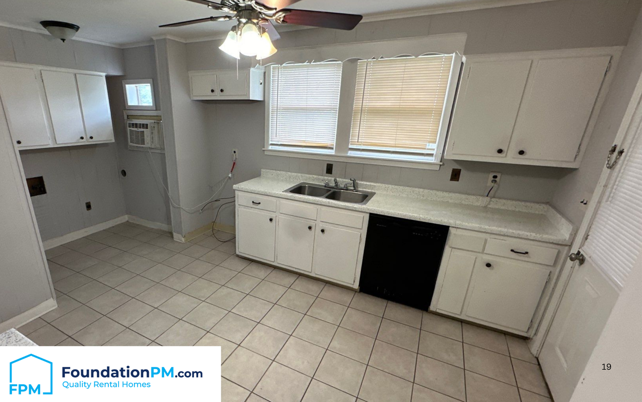 5786 Woodlawn St #2 - Photo 4 of 11