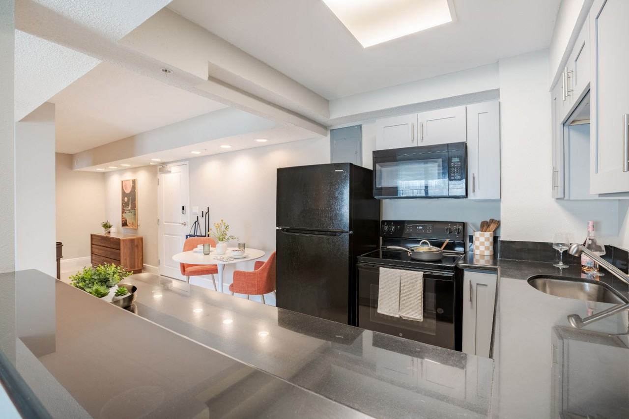 Dream Space Coast - Photo 4 of 41