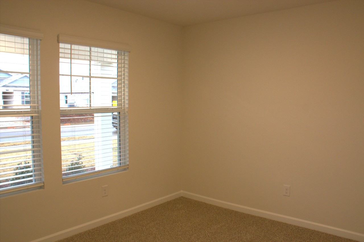 398 Jackson Point Circle #1 - Photo 3 of 32