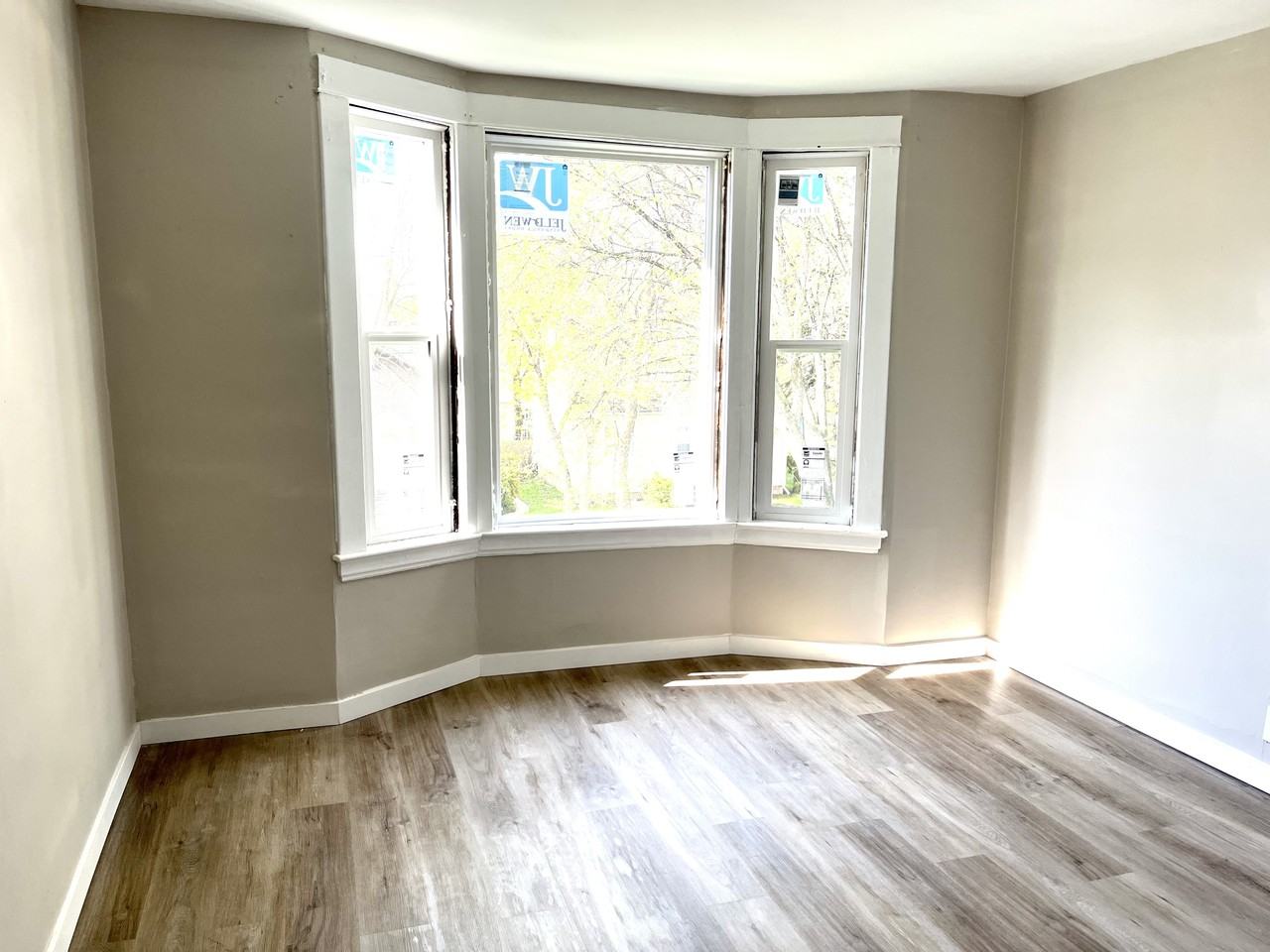 203 Yale Ave E #3 - Photo 7 of 8