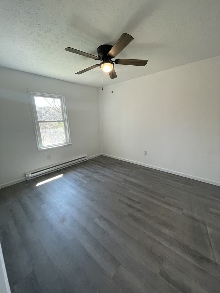 143 Hughes Dr #4 - Photo 3 of 4