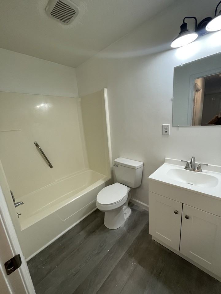 143 Hughes Dr #4 - Photo 4 of 4