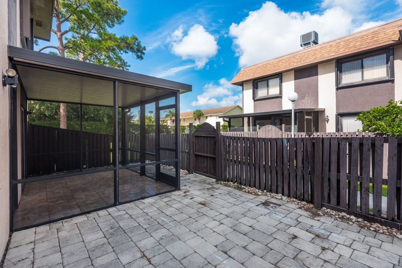 2140 2140 Sherwood Forest Boulevard - 10Unit 10 #10 - Photo 6 of 30