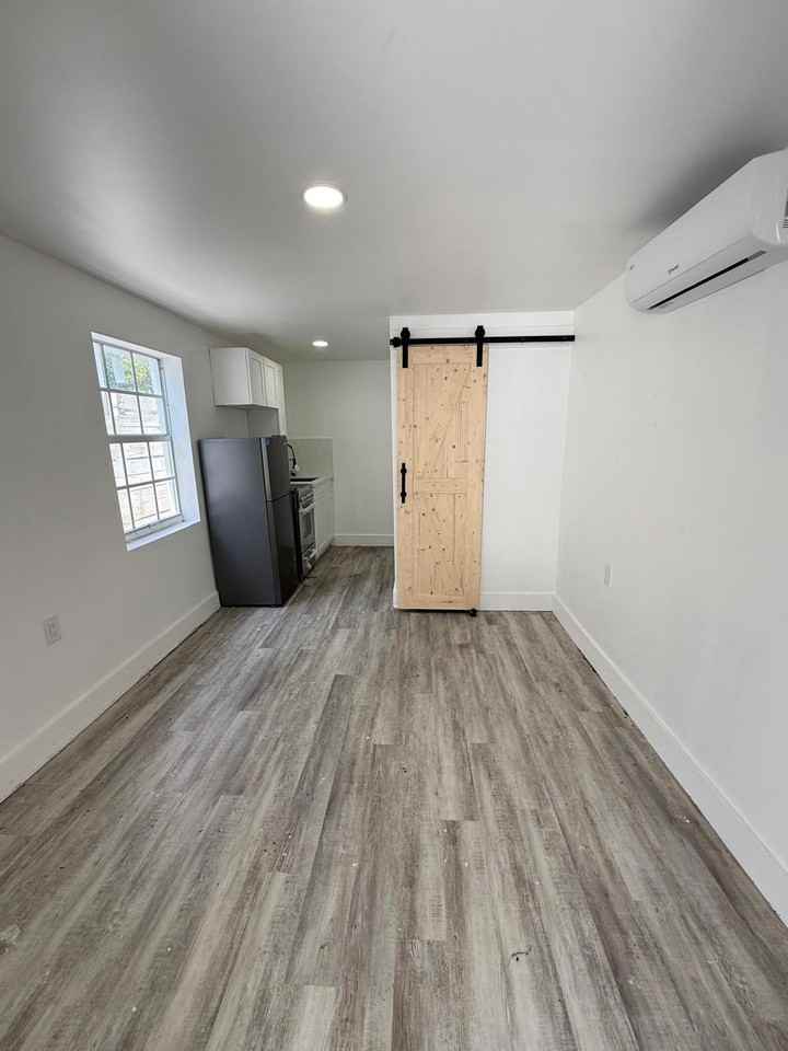 913 Northwest 46th Street #4