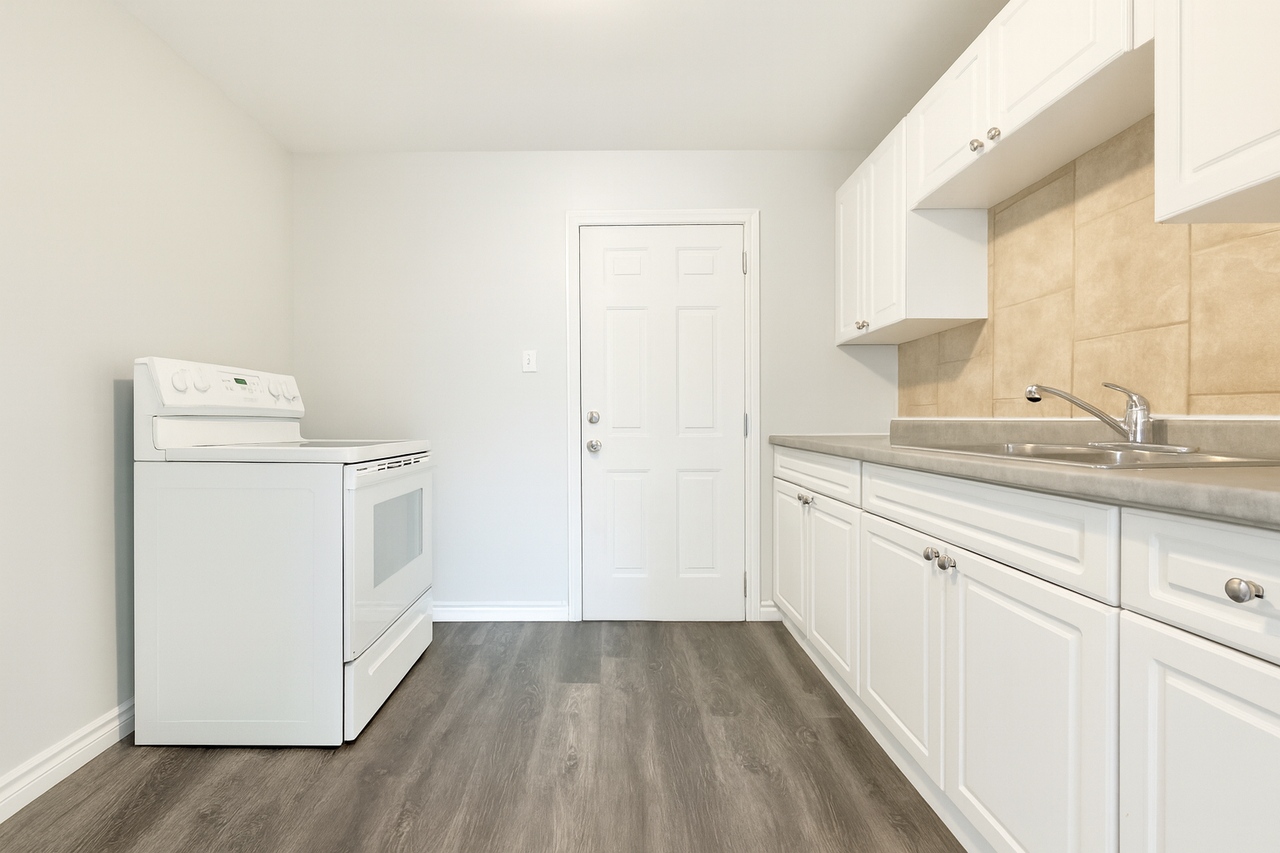 18 Barnesdale Ave N #2 - Photo 2 of 13