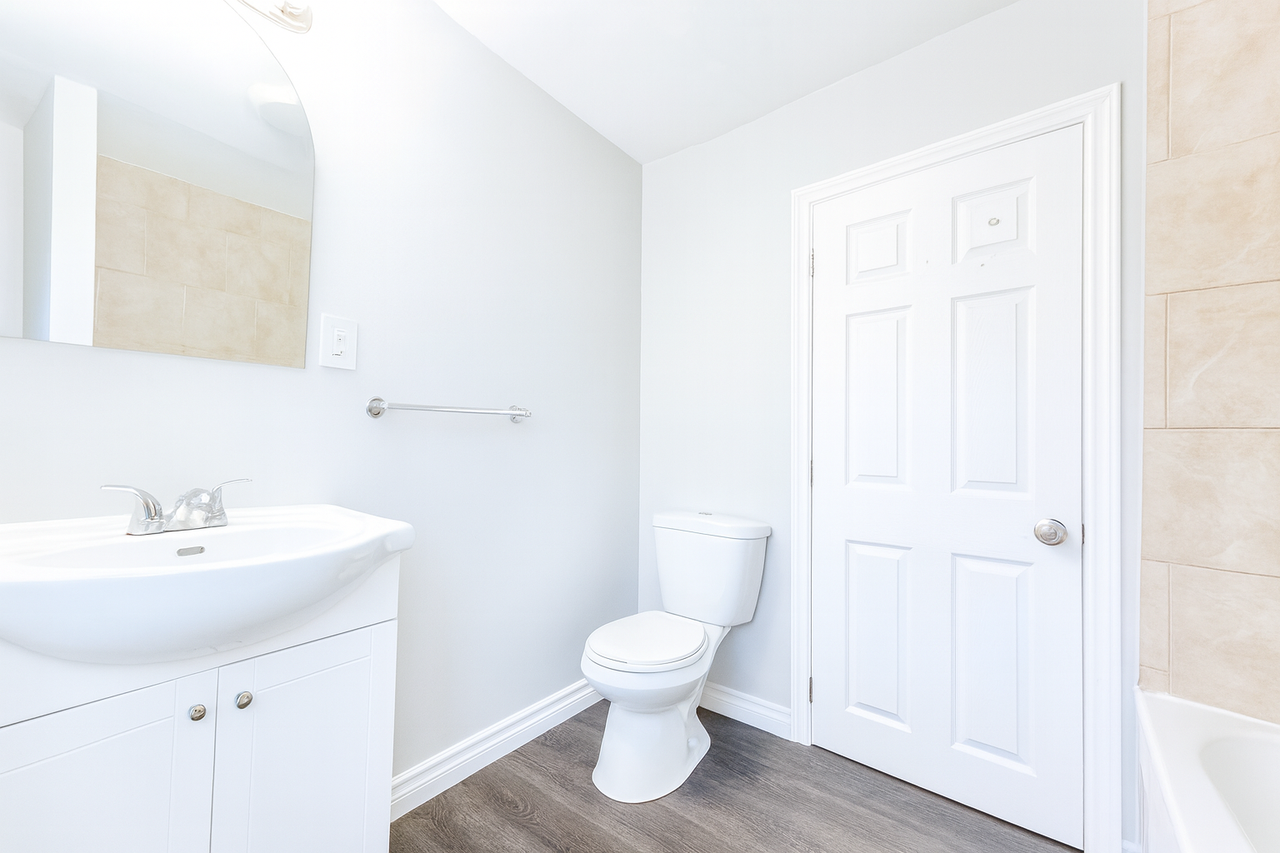 18 Barnesdale Ave N #2 - Photo 7 of 13