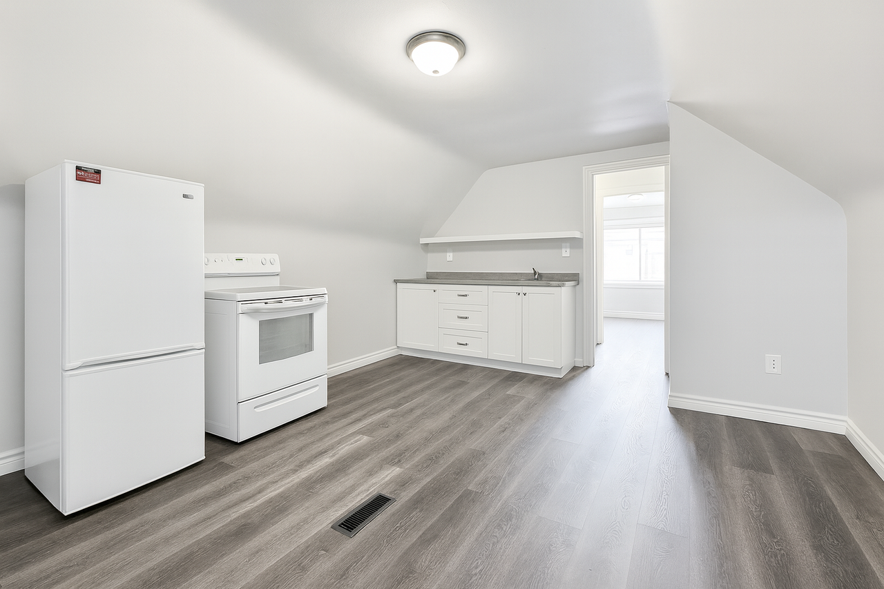 18 Barnesdale Avenue North #3 - Photo 2 of 8