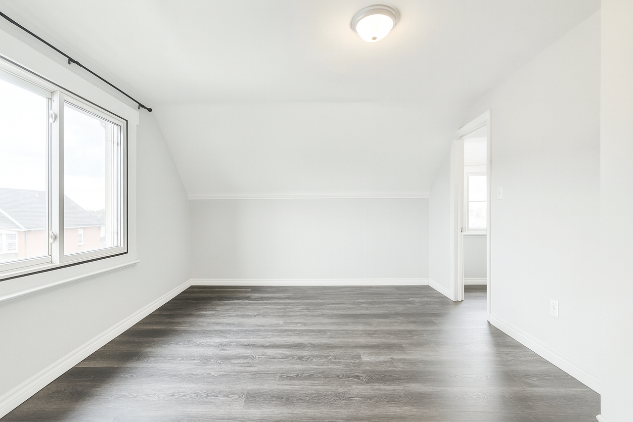 18 Barnesdale Avenue North #3 - Photo 6 of 8