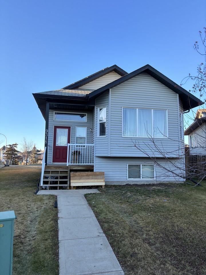 9318 130 Avenue - Photo 2 of 26