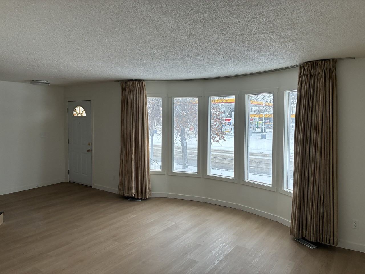 6637 Poplar Drive - Photo 4 of 19