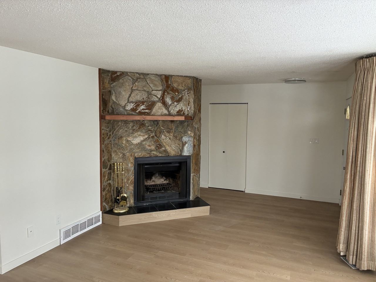 6637 Poplar Drive - Photo 5 of 19