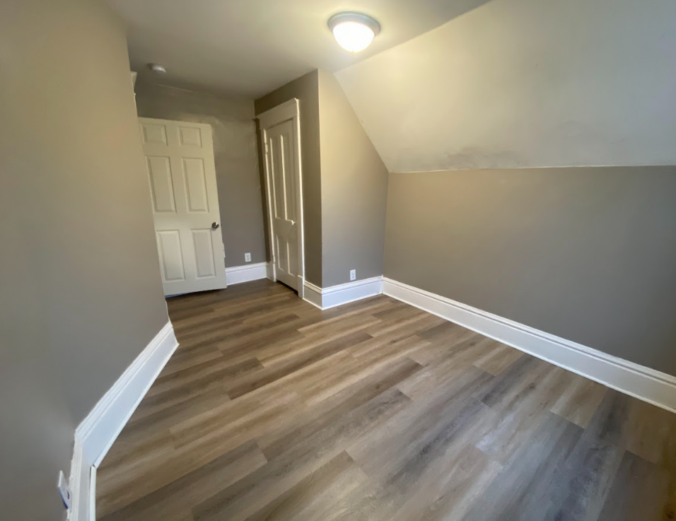 2211 Queen Ave N #2 - Photo 3 of 11