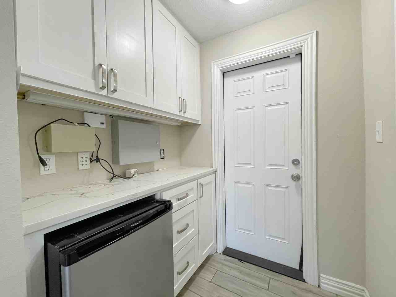 701 W Houston St #1 - Photo 5 of 16