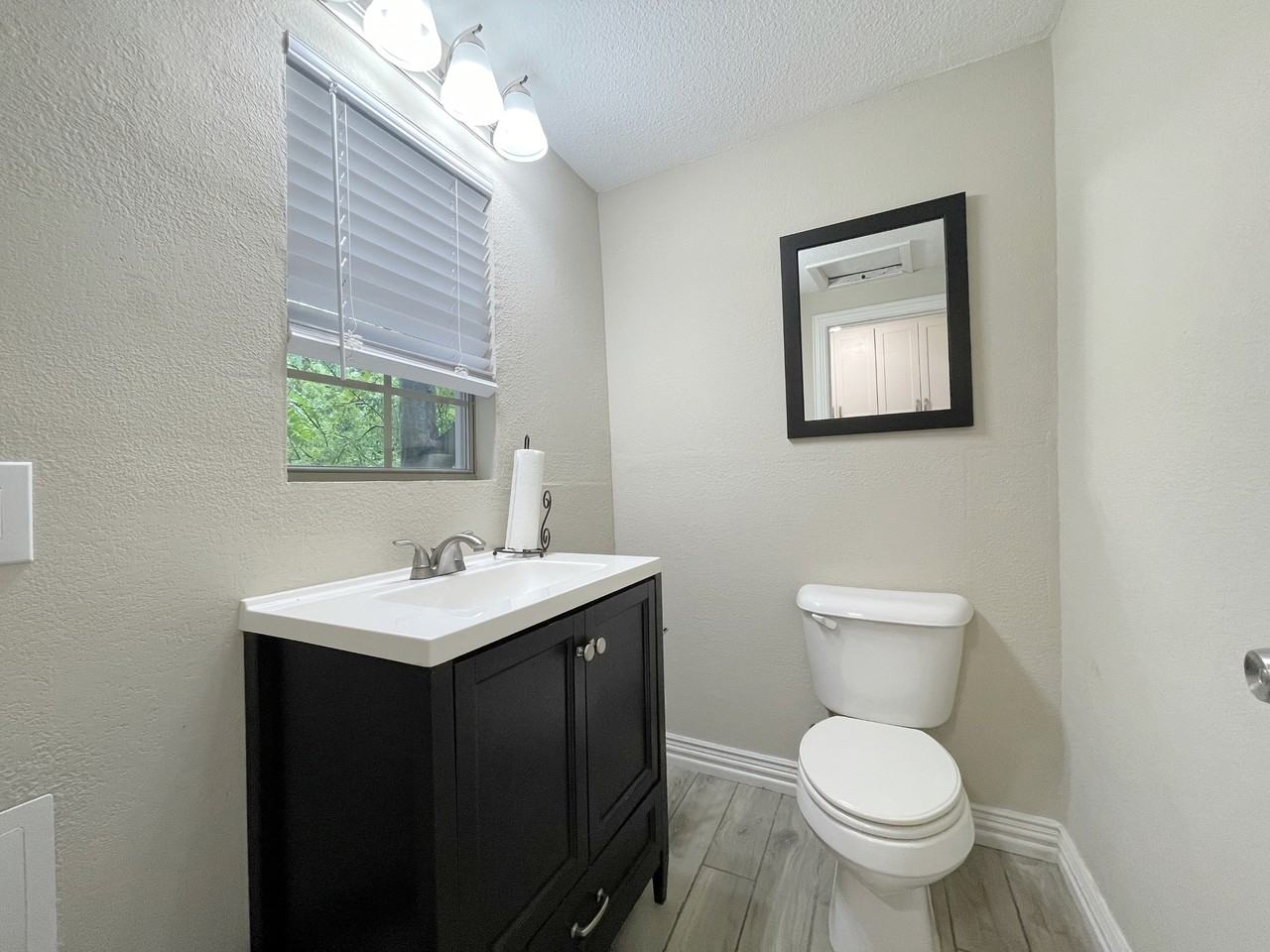 701 W Houston St #1 - Photo 6 of 16