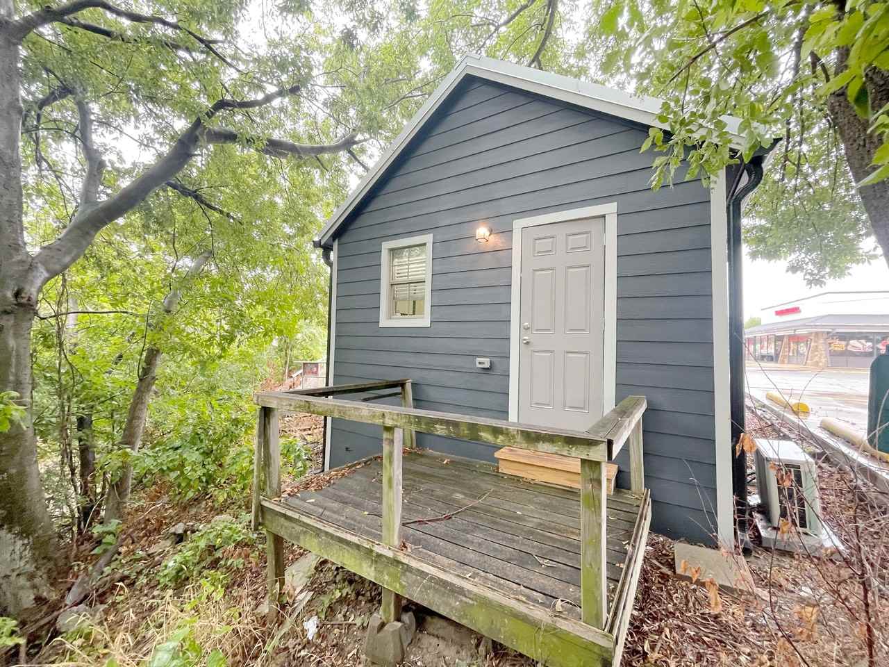 701 W Houston St #1 - Photo 7 of 16