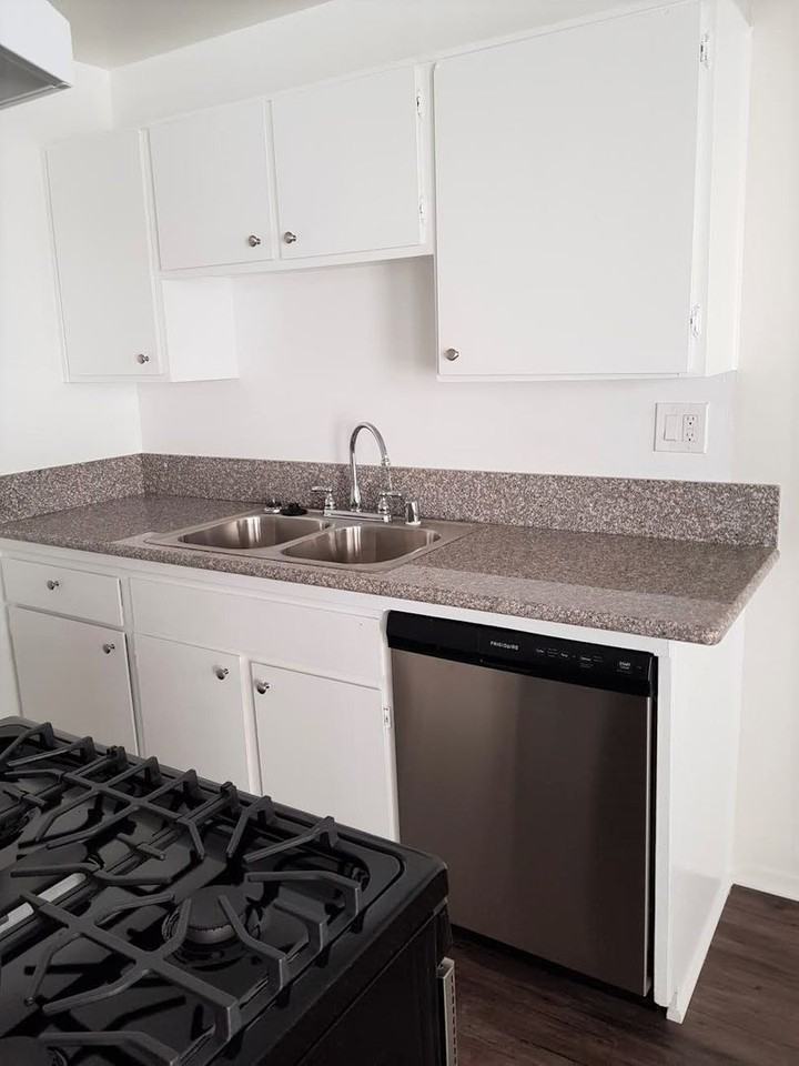 14019 Cerise Ave - Photo 7 of 34