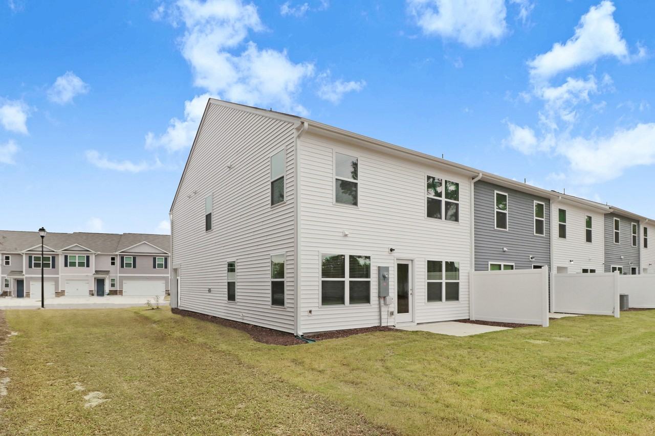 156 Seymour Village Dr #1 - Photo 4 of 19