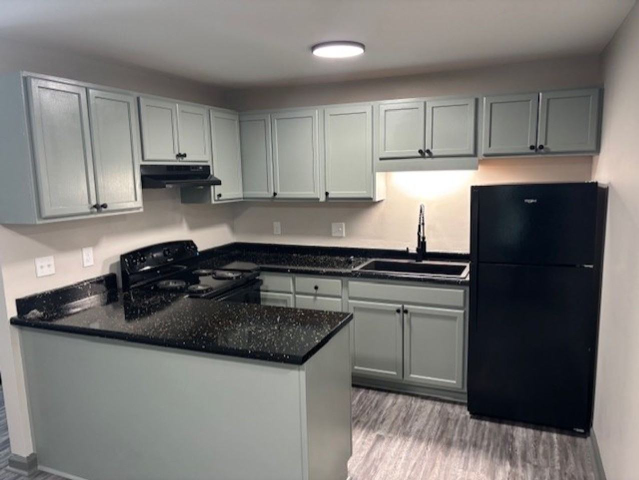 615 East Knox Street - Photo 3 of 3