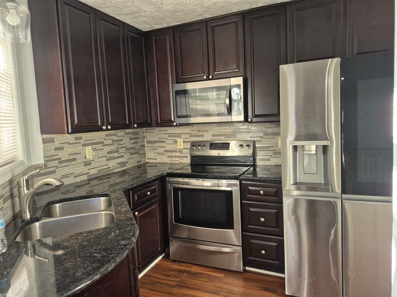 1004 Brookhollow Dr #2 - Photo 3 of 18