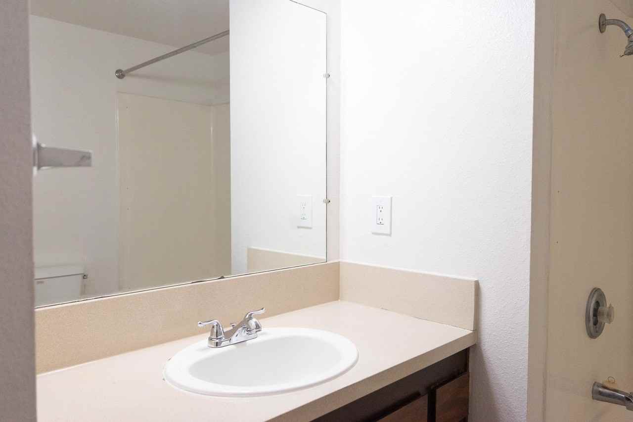 Oakview Terrace Apartments - Photo 6 of 26