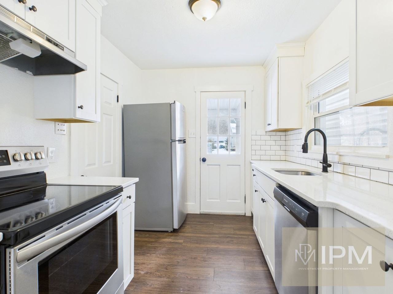 130 W Main St - Photo 5 of 23