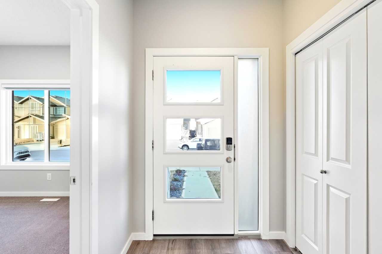 3527 6 Ave Sw #FULL - Photo 3 of 50