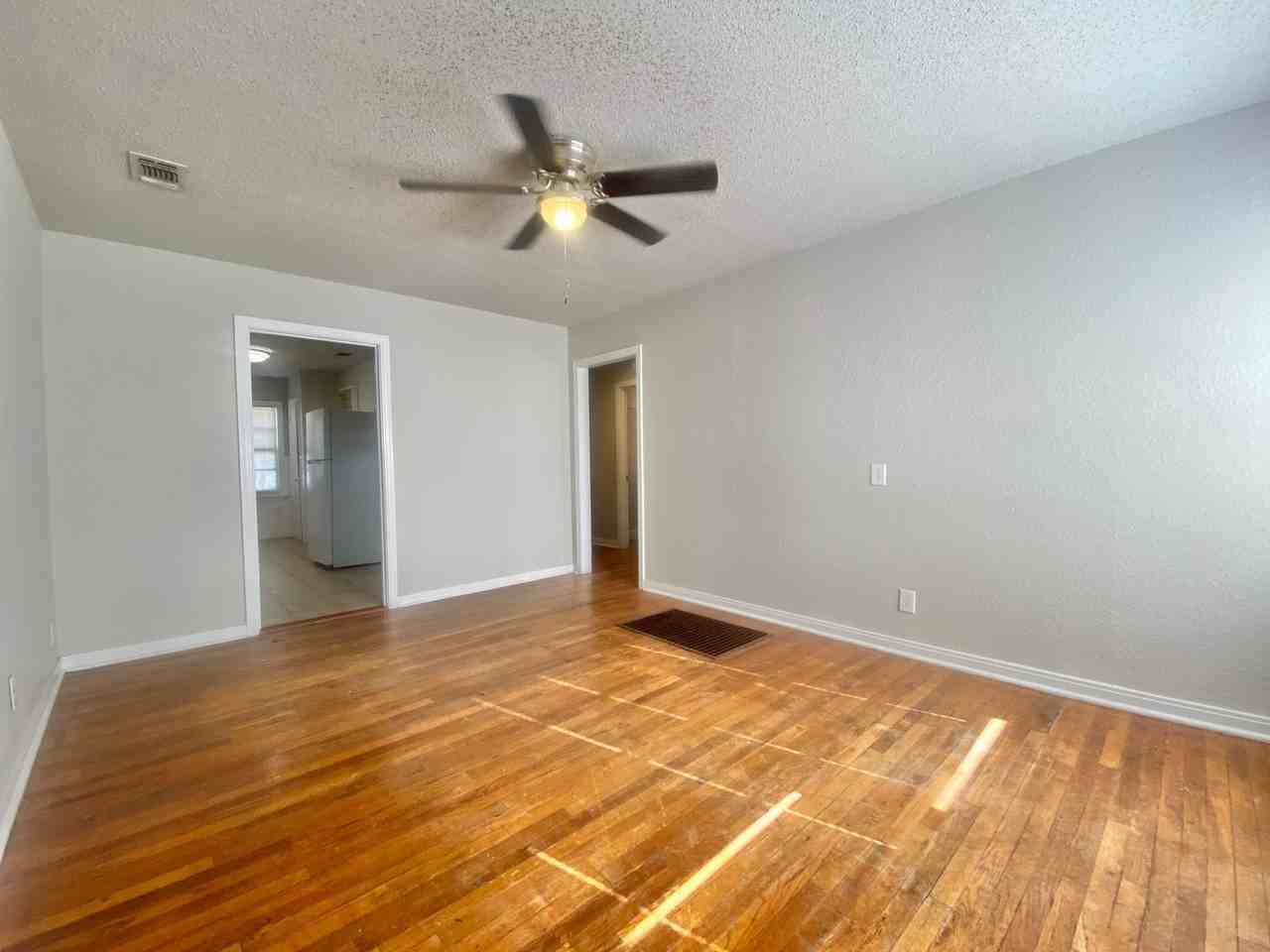 2420 33rd Street - Photo 2 of 17