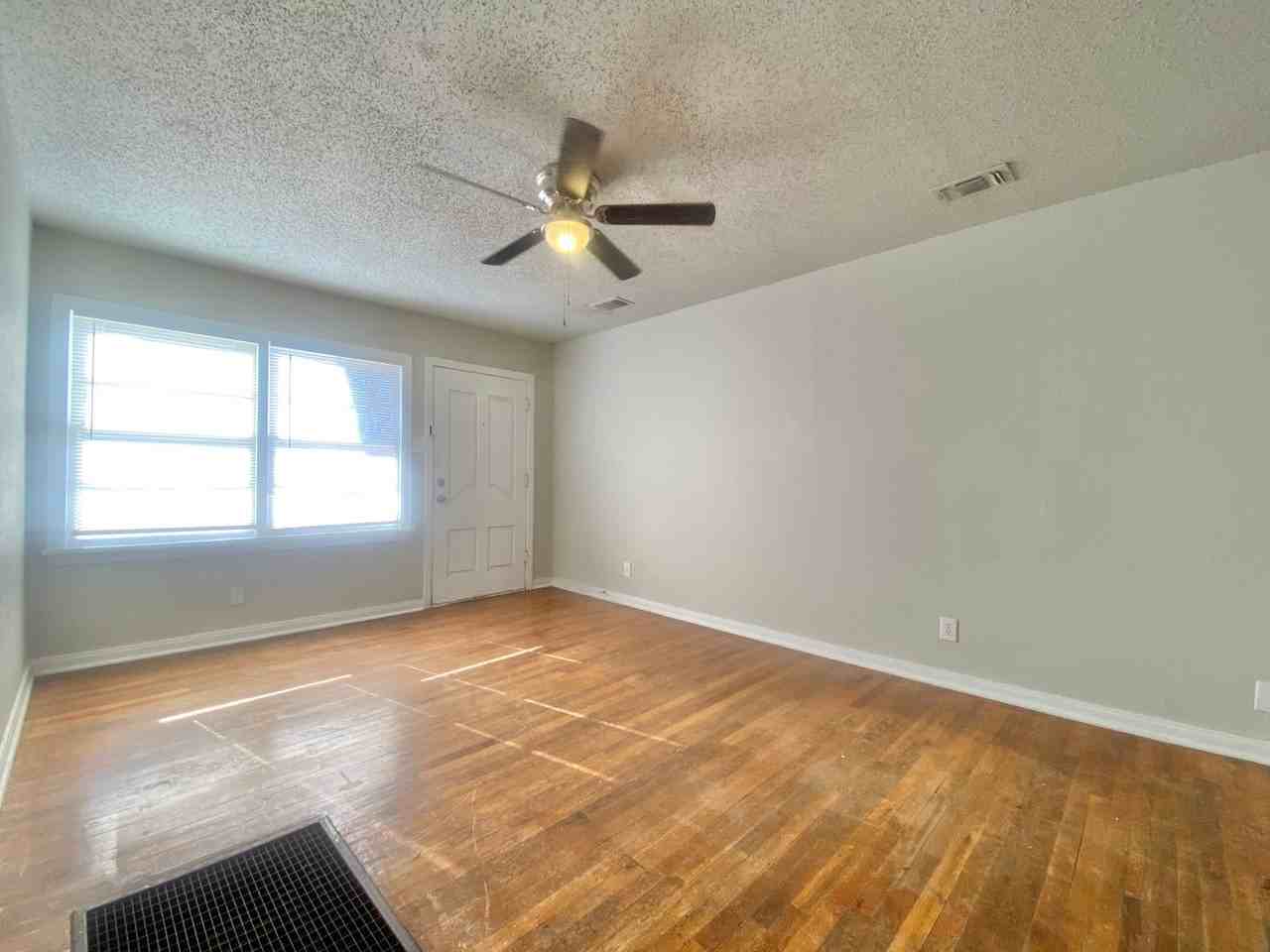 2420 33rd Street - Photo 3 of 17