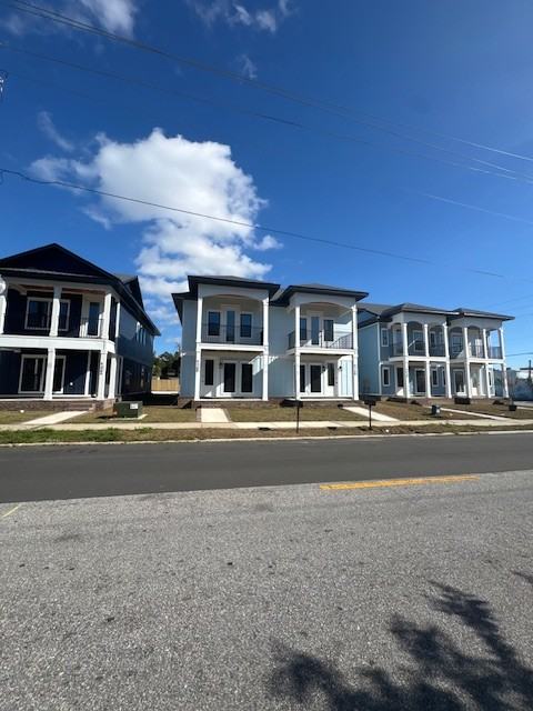 1 S Devilliers St #A - Photo 2 of 44