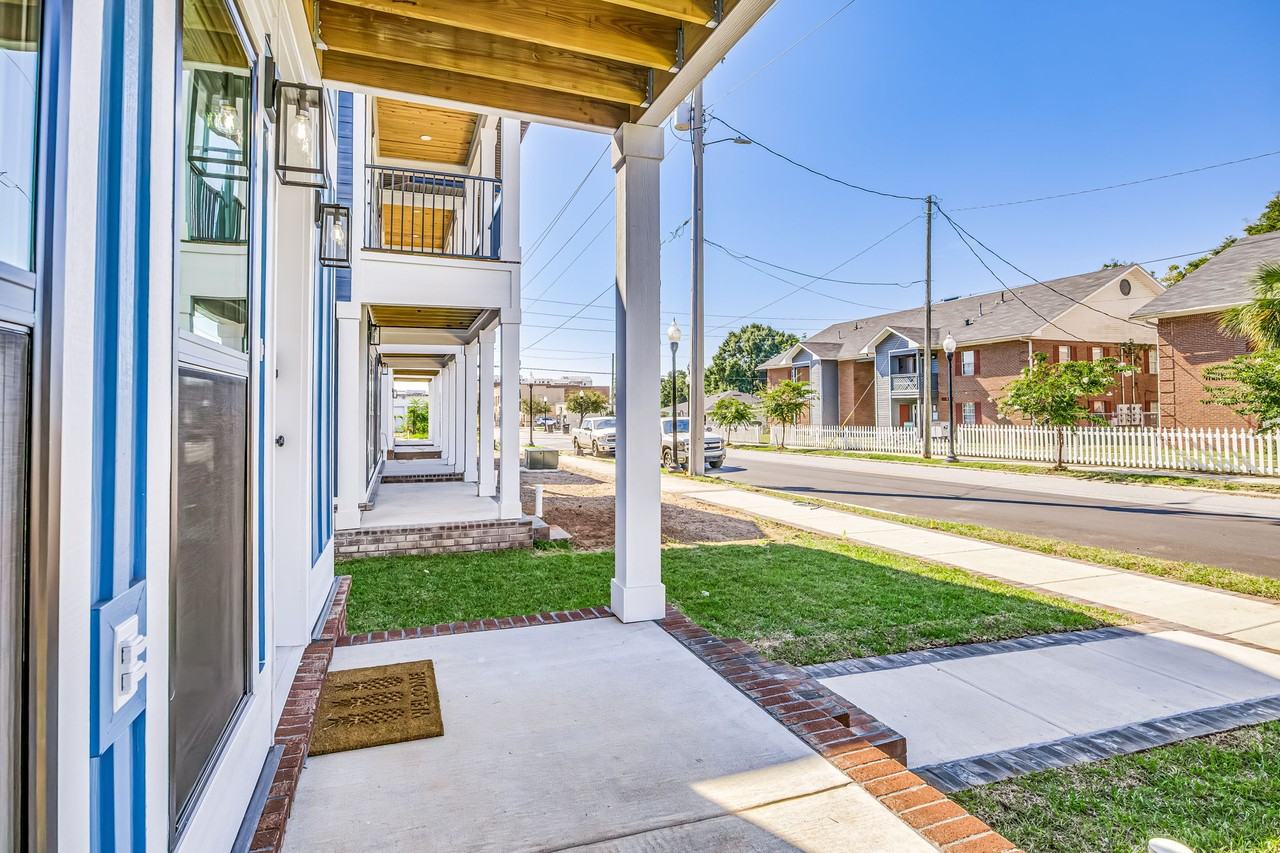 1 S Devilliers St #A - Photo 6 of 44