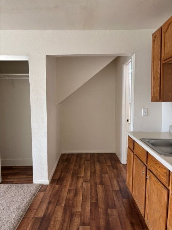 700-704 State/122-140 S.7th. - Photo 3 of 7