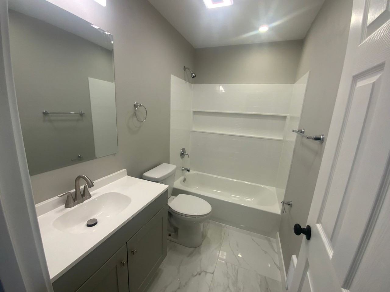 TAC T Carlyle Apartments - Photo 6 of 21