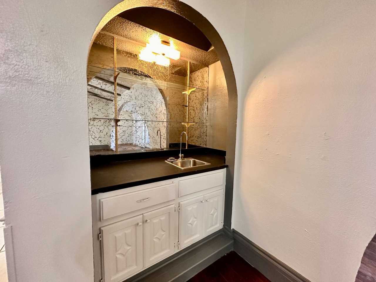 9817 Grimsbey Court - Photo 4 of 39