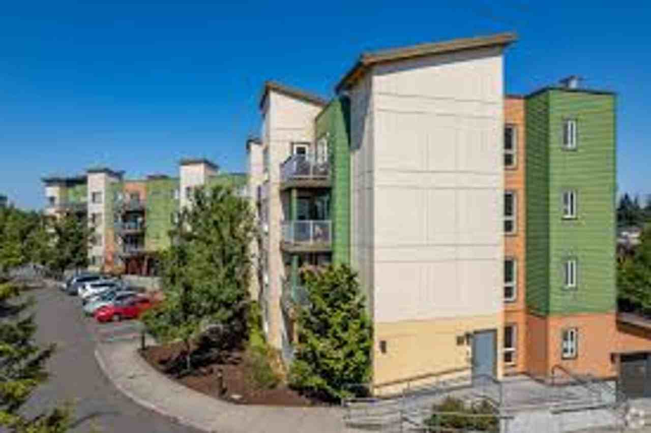 Broadway Vantage Apartments - Photo 2 of 4