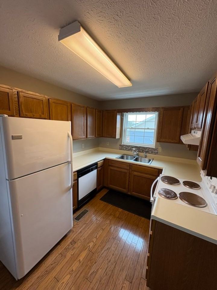 1801 Brookline Ct - Photo 5 of 16