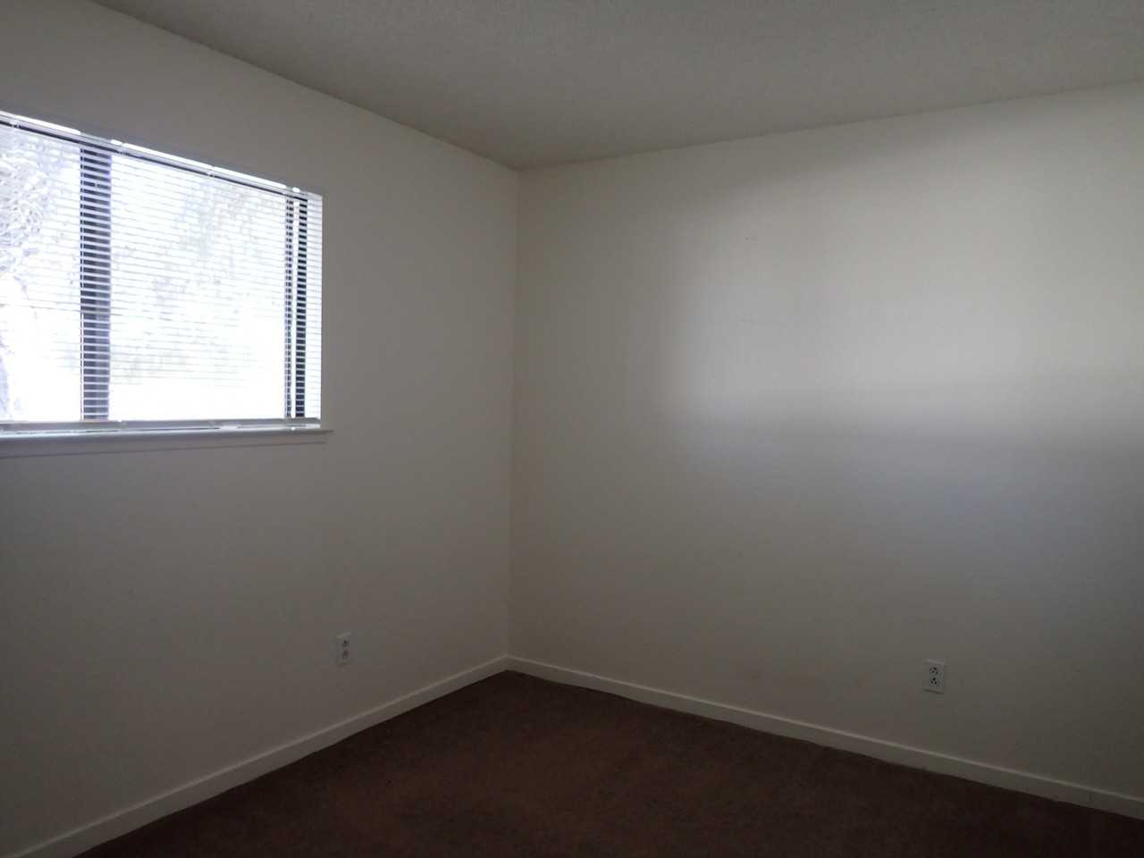 Big Ben Village - Photo 4 of 13