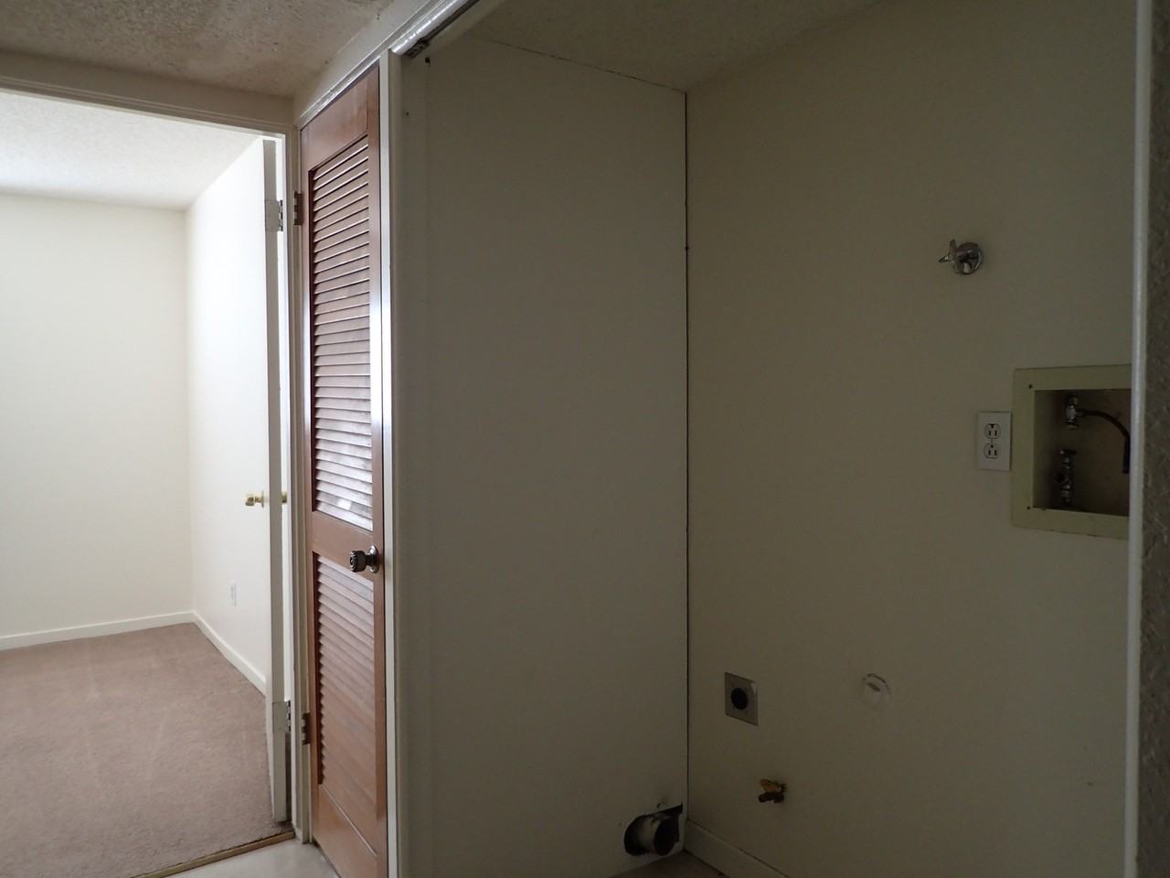 Big Ben Village - Photo 6 of 13