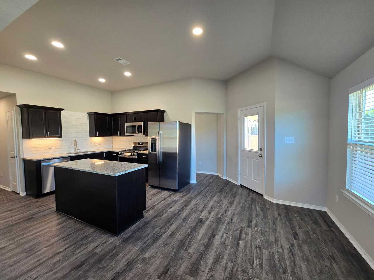 1221 High St - Photo 4 of 25