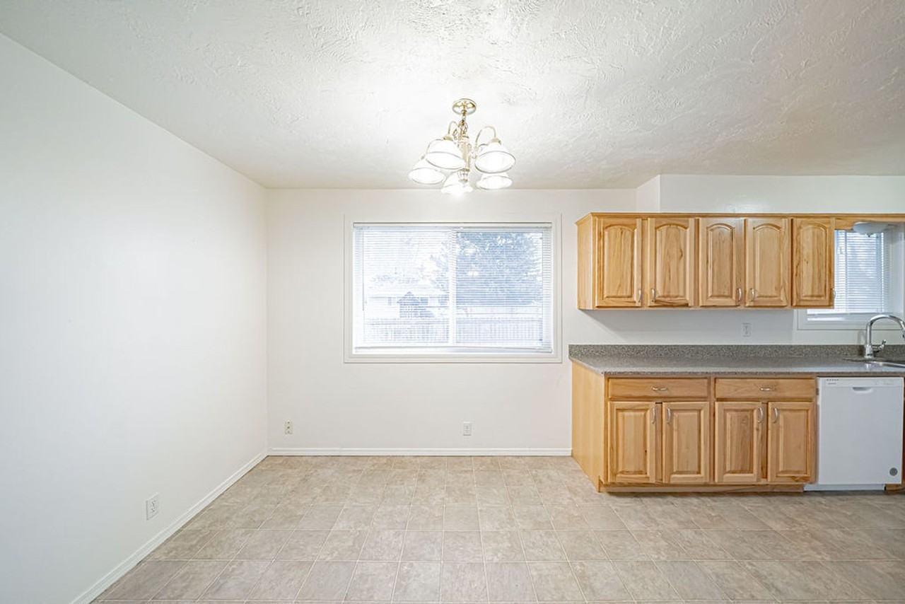 2025 Eagle Dr - Photo 5 of 24