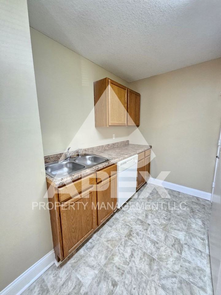 1311 Avalon Dr - Photo 6 of 24