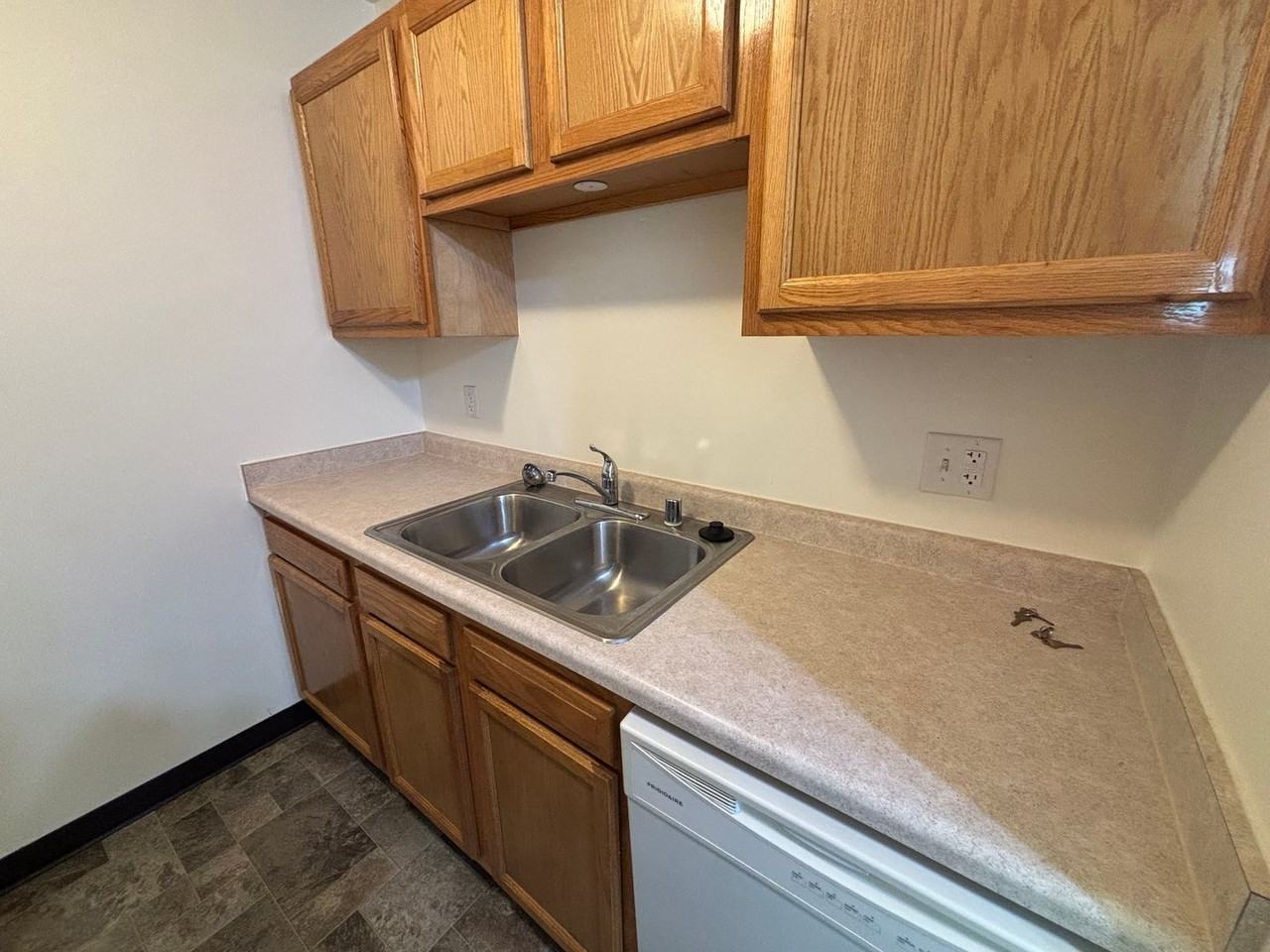 CANTERBURY COURT APARTMENTS - Photo 3 of 50