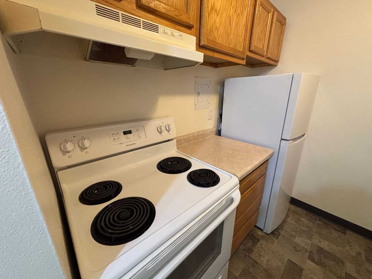 CANTERBURY COURT APARTMENTS - Photo 4 of 50