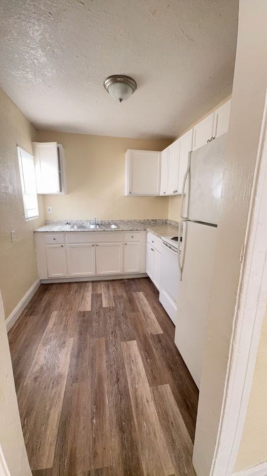 828 16th Avenue South - Photo 6 of 12