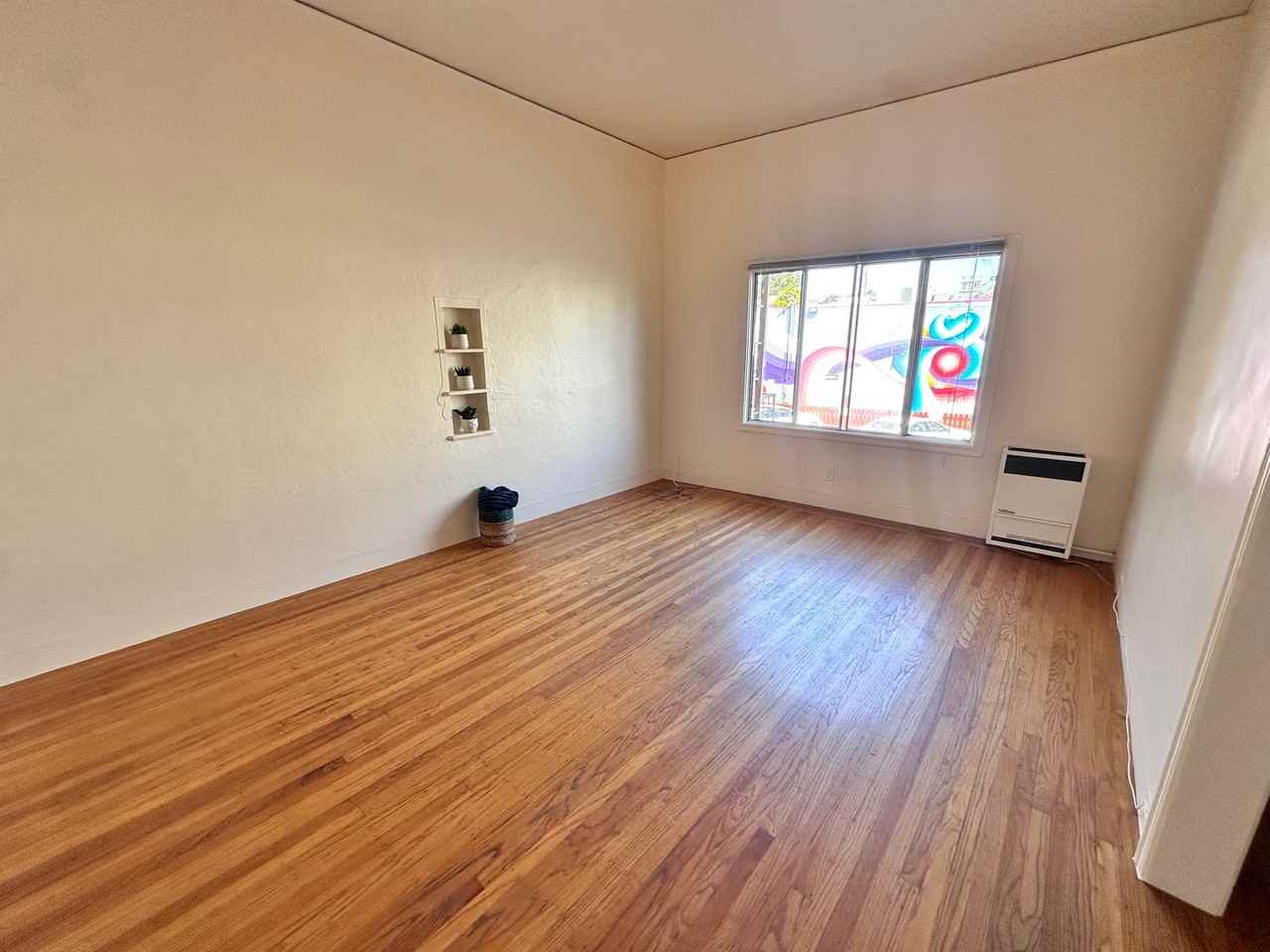 2091 California Street - Photo 6 of 33