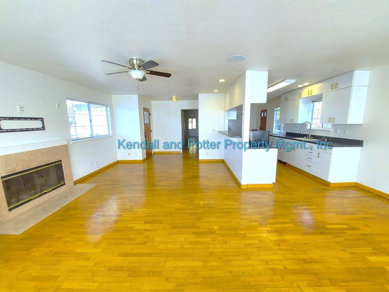 5455 Entrance Drive - Photo 7 of 20