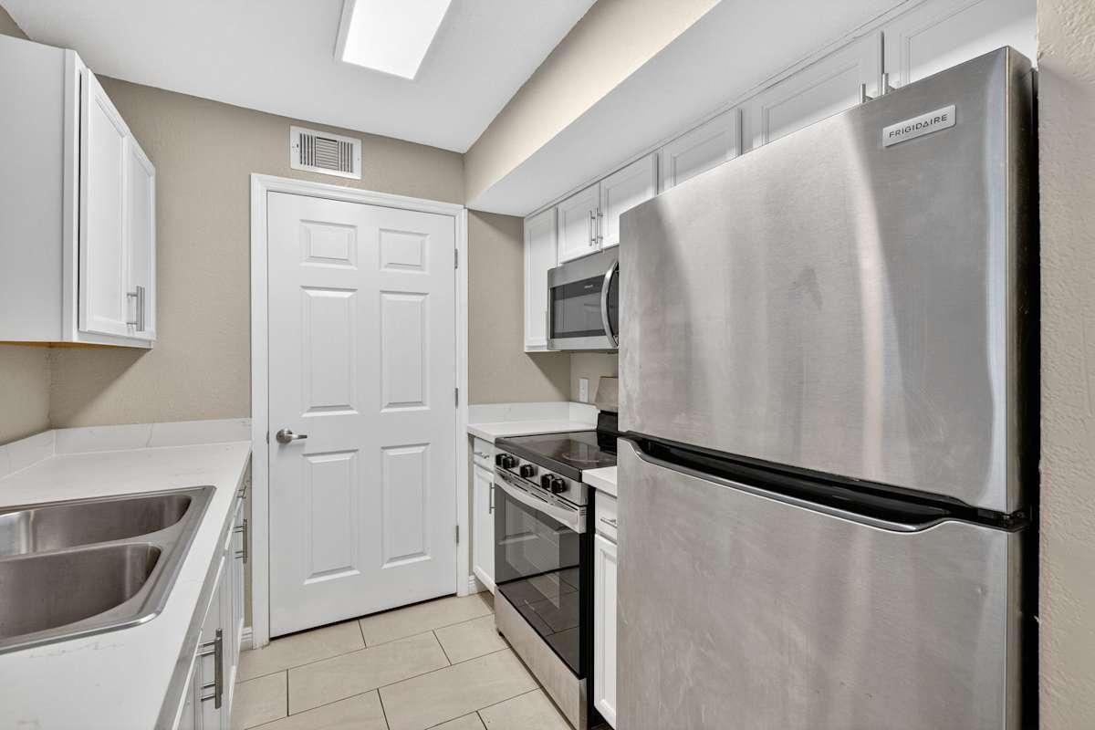 4250 Jefferson Ln - Photo 5 of 24